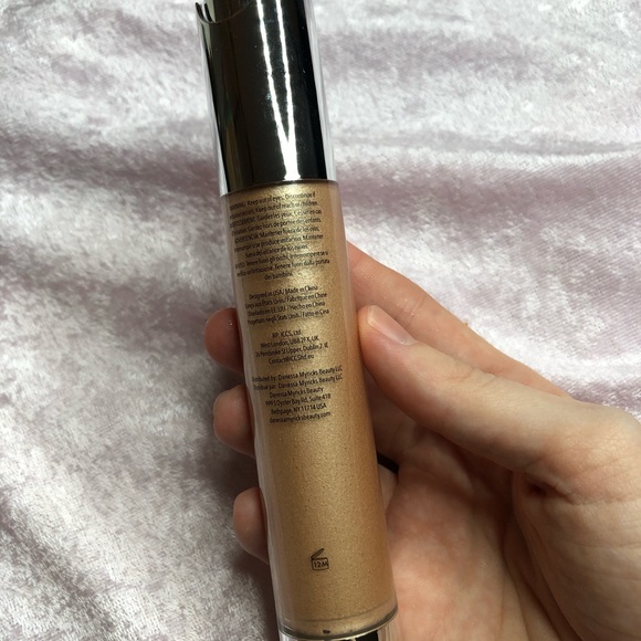 Danessa Myricks Beauty Illuminating Veil Liquid Highlighter for face and body - Picture 7 of 8